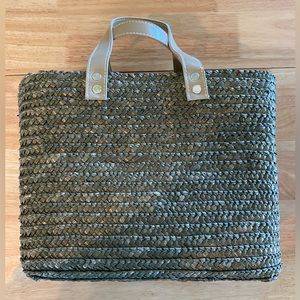Green Straw Bag w/ fabric interior and Tan handles